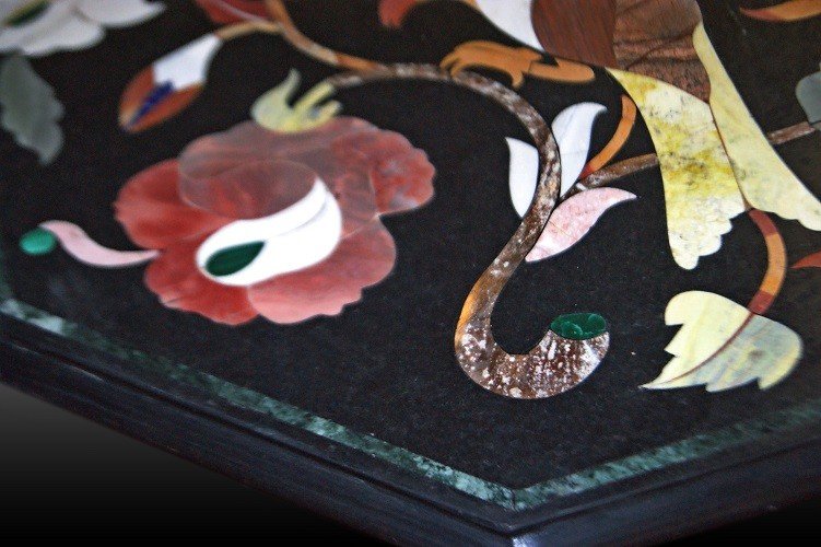 Small Octagonal Italian Table In Marble With Inlay Of Semi-precious Stones-photo-3