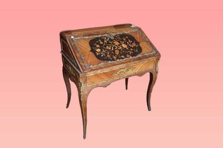 Riche Bureau De Pente Louis XV, Richement Marqueté Des Annees 1800