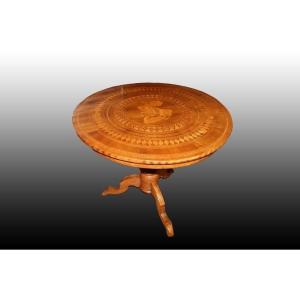 1800s Sorrento San Giorgio And Drago Table In Richly Inlaid Walnut