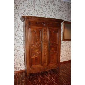 Pretty French Provençal Cabinet From The 1700s In Walnut With Rich Carving Motifs