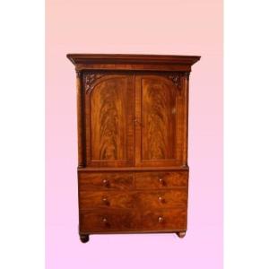 Small English Regency-style Chest Of Drawers From The Early 1800s, Made Of Mahogany Wood