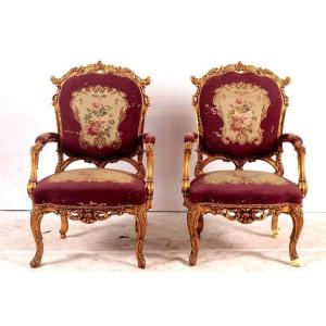 Paire De Fauteuils Dorés De Style Louis XV Avec Des Sculptures Du XIXe Siècle Et Un Siège Brodé