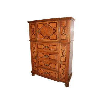 Buffet Biedermeier en orme et ronce d’orme – Europe du Nord, XIXe siècle