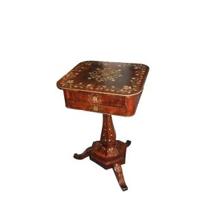 Chiffonnière française du XIXe siècle en palissandre, style oriental avec incrustations nacre
