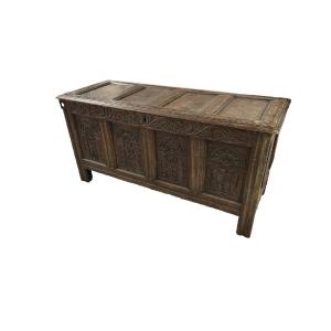 Grande coffre française en noyer richement sculptée – Seconde moitié du XIXᵉ siècle