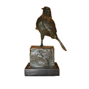 Sculpture de Parian par Milo – Chardonneret sur socle en marbre, Milieu XXᵉ siècle