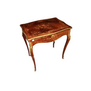 Table Bureau de Milieu Française Louis XV en Bois de Rose avec Bronzes – Seconde Moitié du XIXe