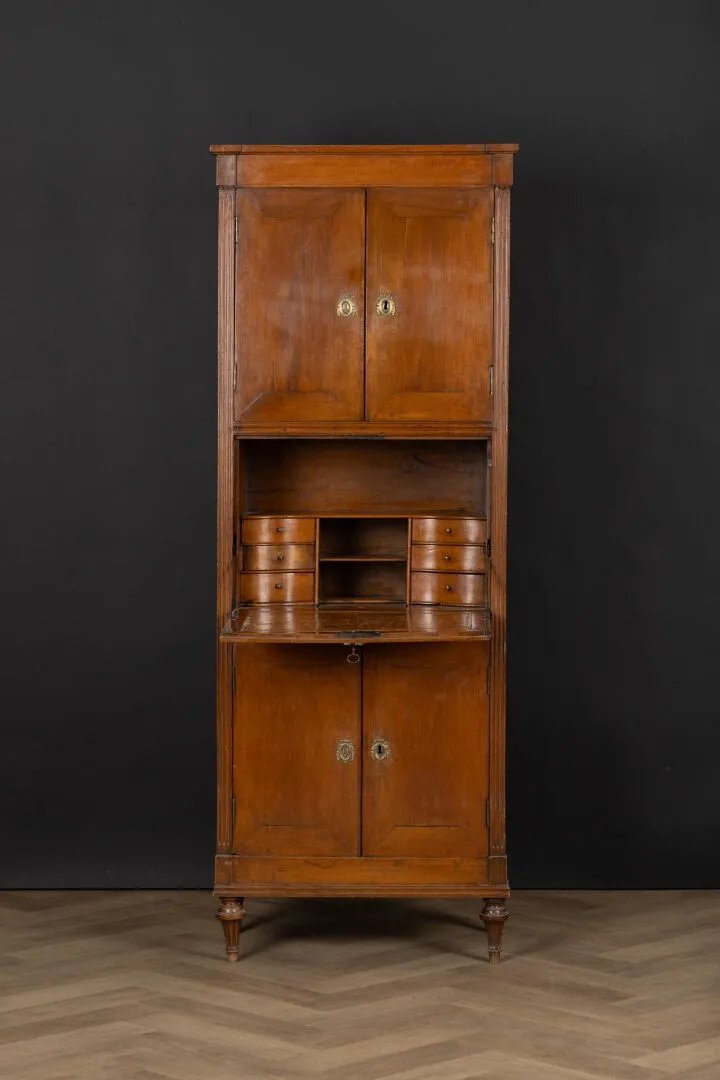 Narrow Right Secretary-photo-2