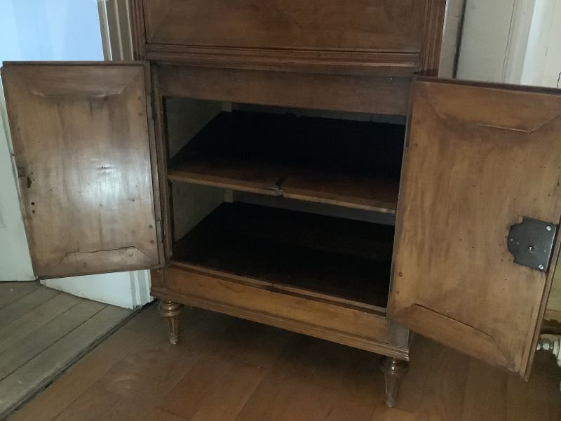 Narrow Right Secretary-photo-1