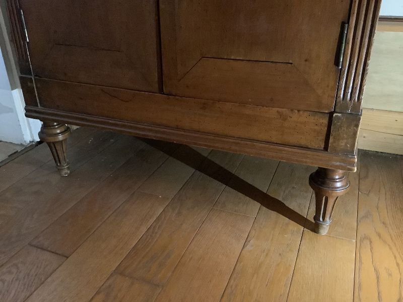 Narrow Right Secretary-photo-2