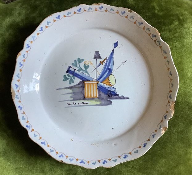 Faïence de Nevers à décor révolutionnaire
