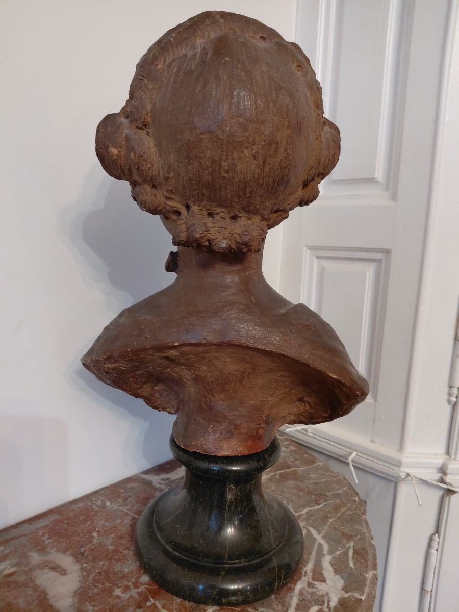 Terracotta Bust Of An Elegant Woman-photo-1