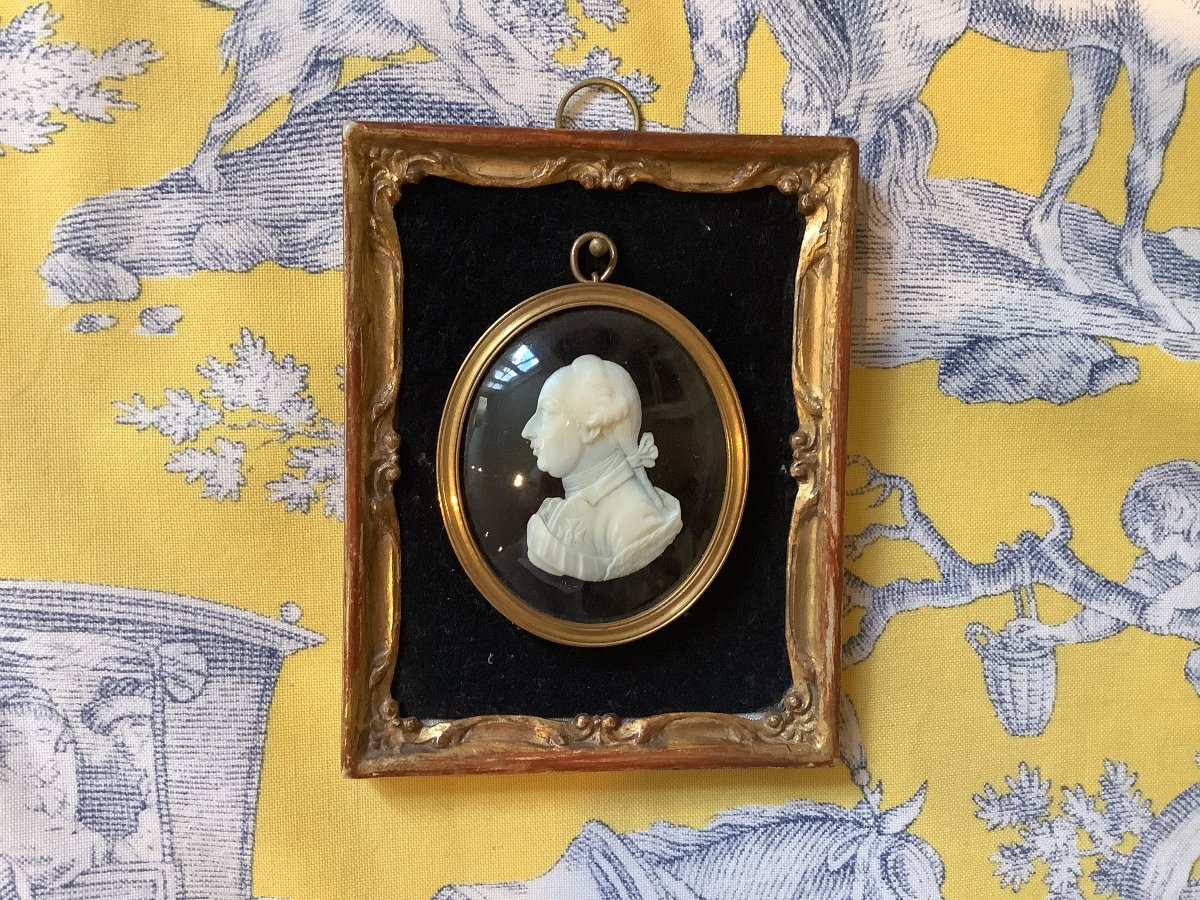 MINIATURE  EN IVOIRE DU ROI LOUIS XVI