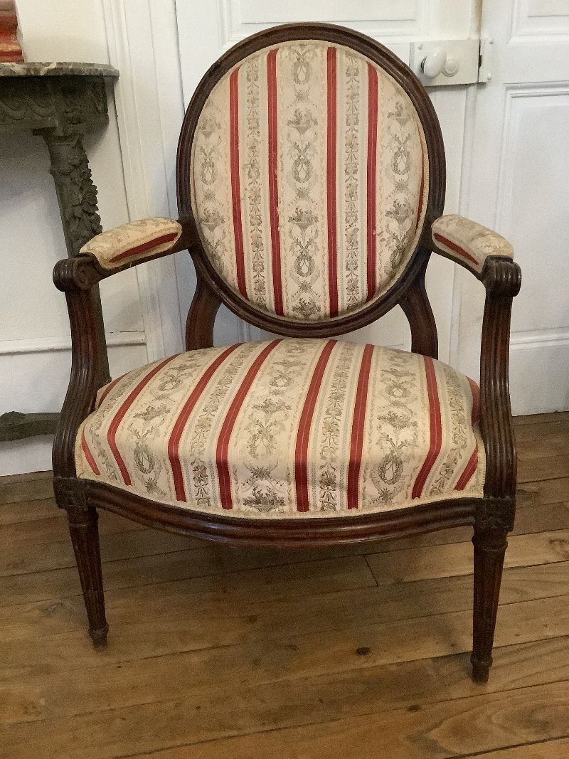 Fauteuil d'époque LOUIS XVI  Estampillé JAVOY