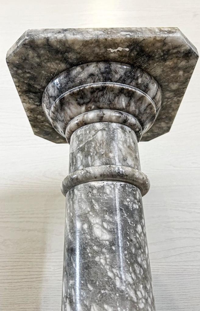 Column In Arabescato Marble -photo-1