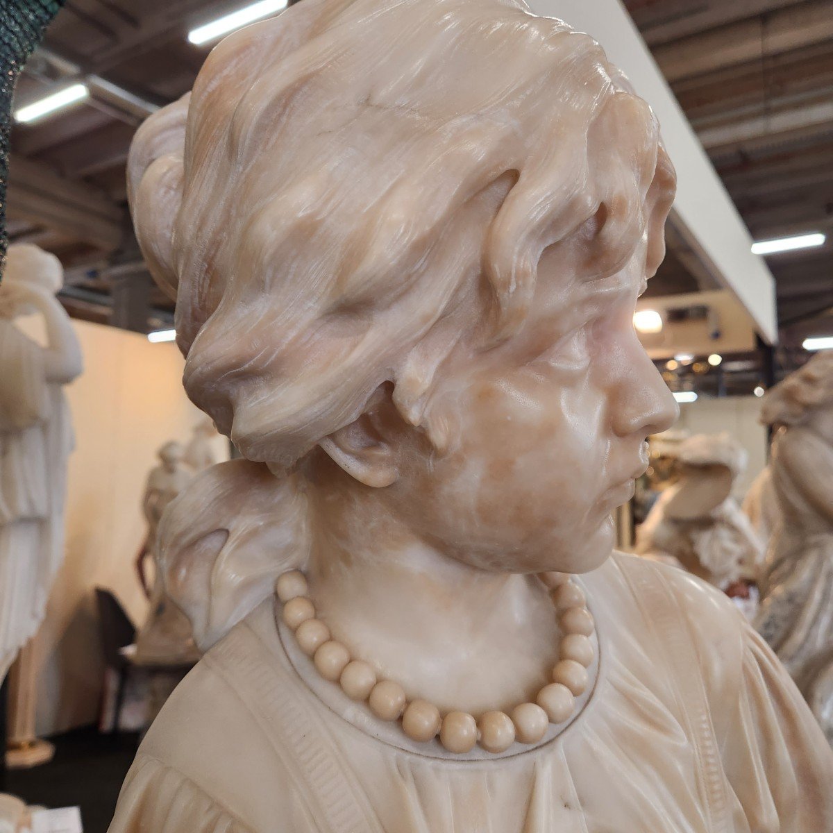 Bust Of A Girl Holding Out Her Hand Alabaster-photo-2