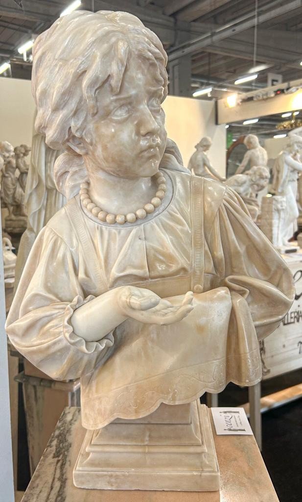 Bust Of A Girl Holding Out Her Hand Alabaster-photo-6