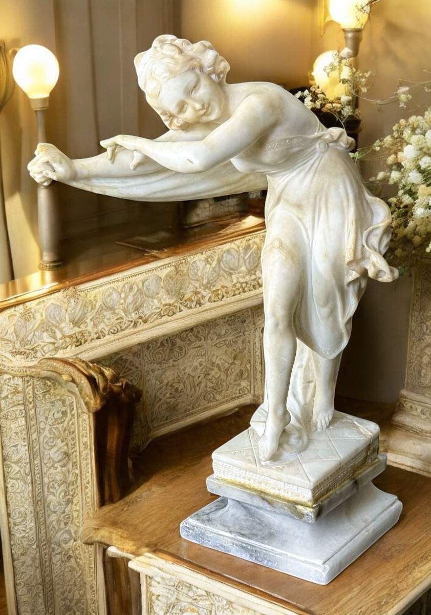 Statue Représentant Une Jeune Danseuse Orientale, Ballerine. Marbre Carrara 