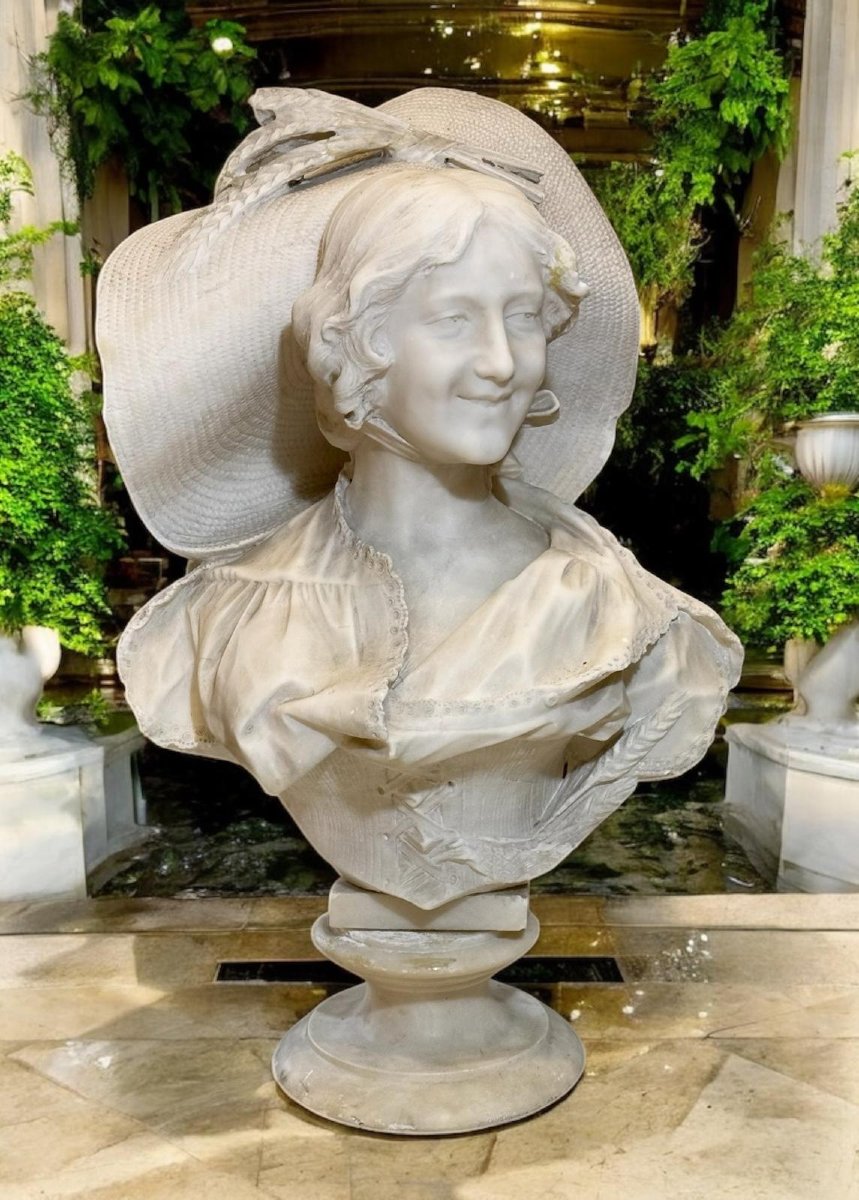 Buste Représentant Une Belle Jeune Femme Souriante, Coiffée d'Un Grand Chapeau Marbre Carrara -photo-4