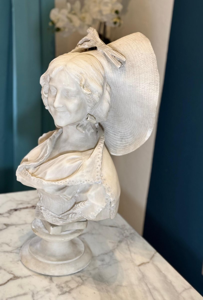 Buste Représentant Une Belle Jeune Femme Souriante, Coiffée d'Un Grand Chapeau Marbre Carrara -photo-4