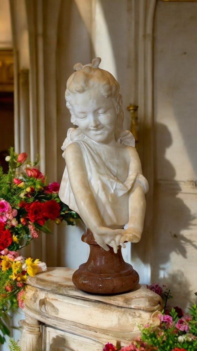 Buste d'Une Jeune Fille Souriante, Les Mains Croisées, Marbre -photo-3