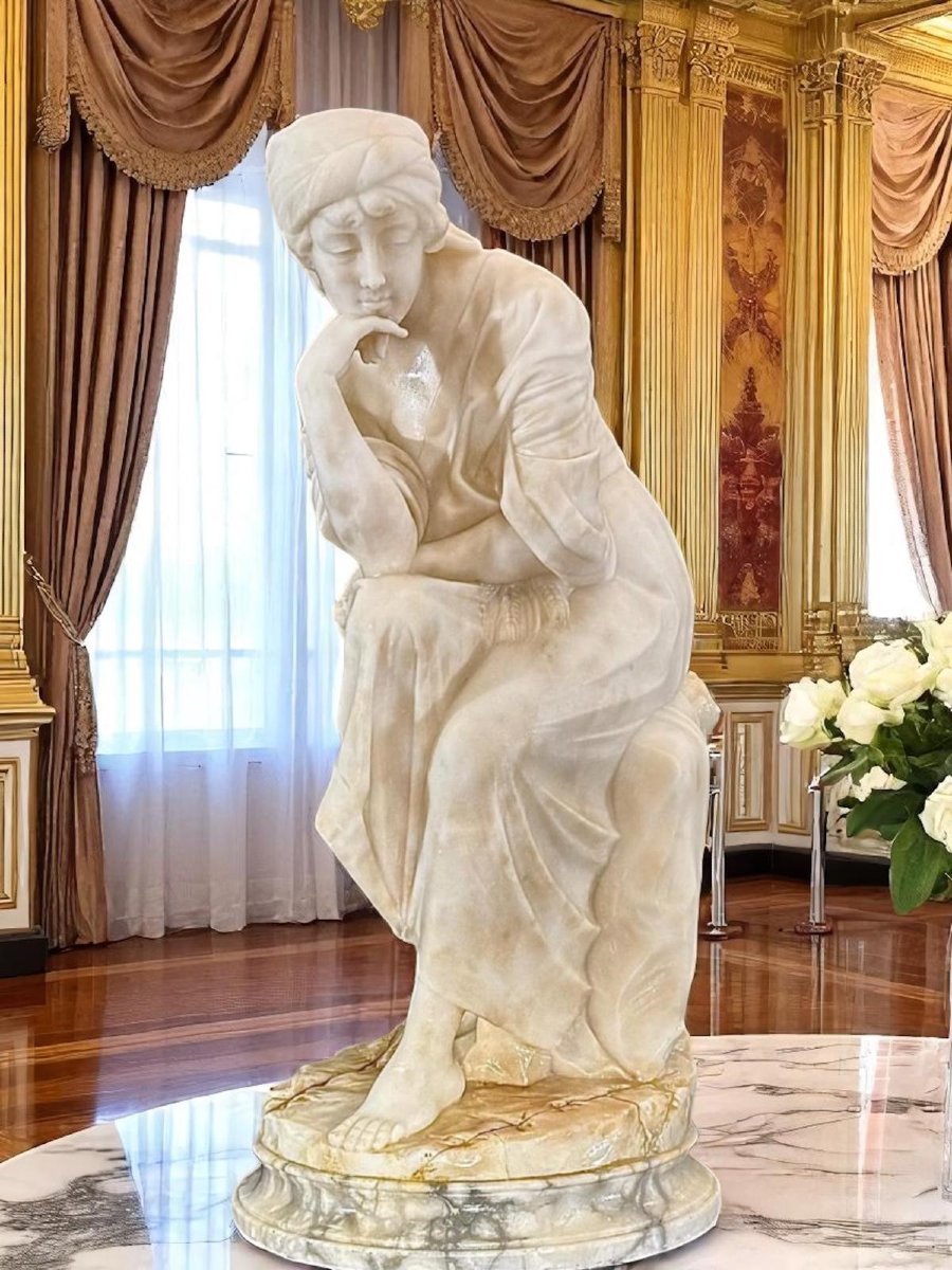 Statue représentant une femme assise, une main sur le menton, Carrara Marbre -photo-2