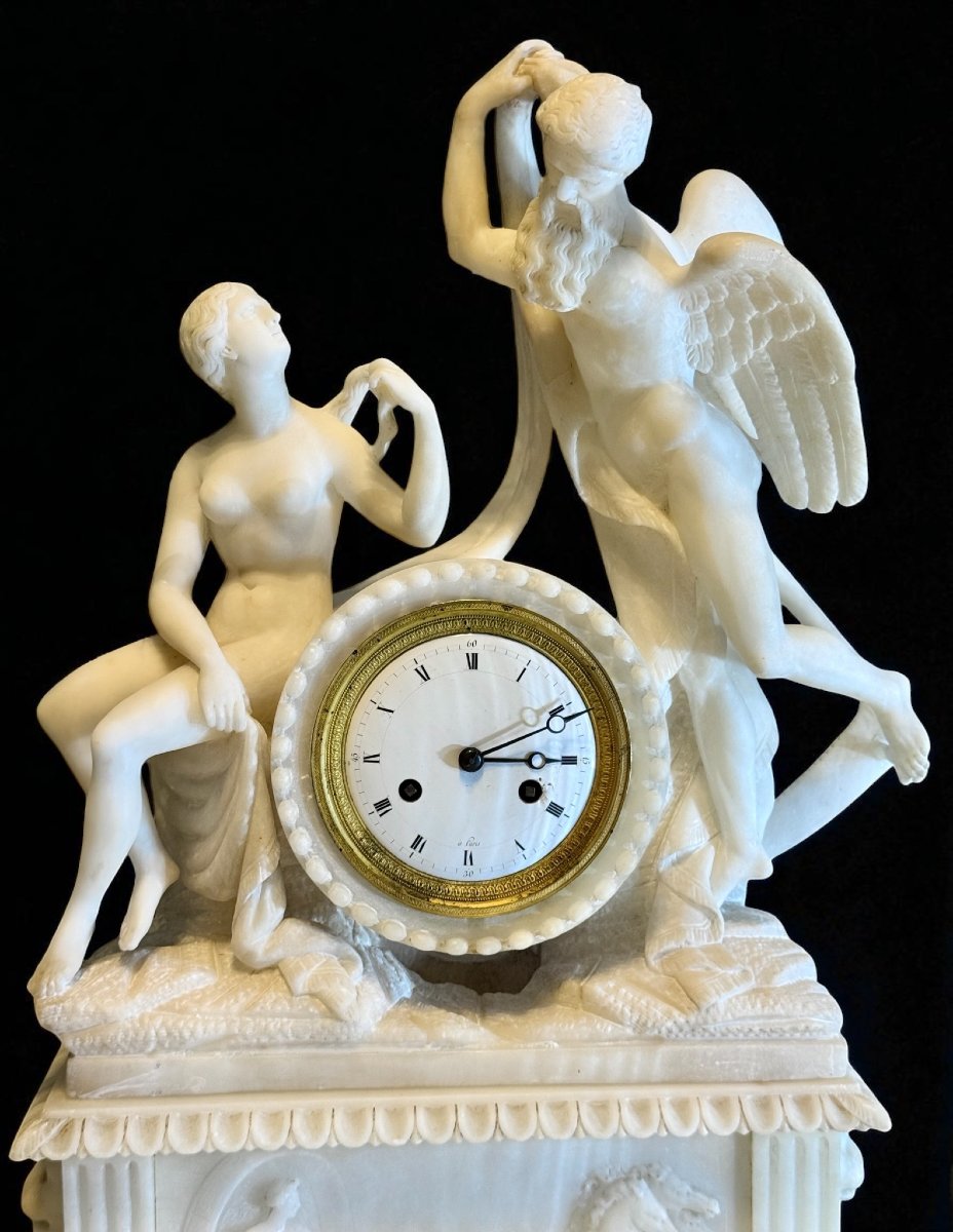 Horloge Néoclassique ornée de Sculptures Mythologiques en Marbre Carrara -photo-3