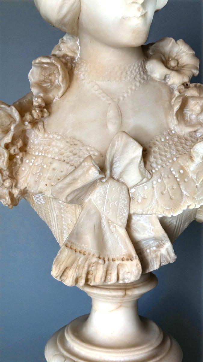 Bust Depicting Lady Smiling With A Flowers, Adolfo Cipriani, Carrara Marble -photo-5