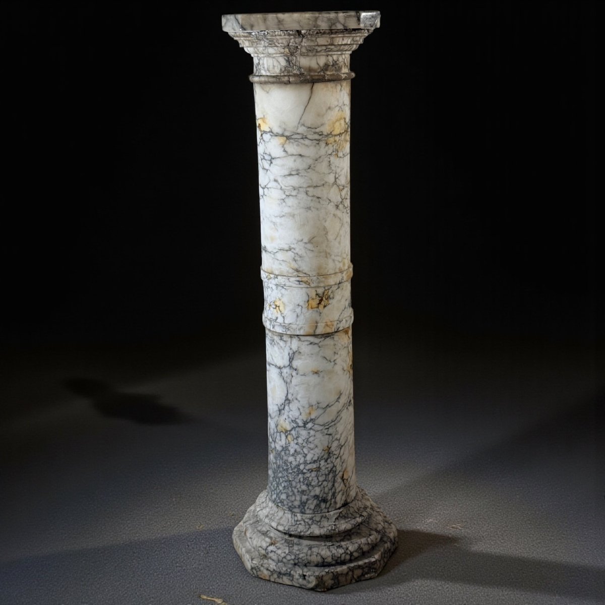 Capital In Arabescato Marble -photo-2