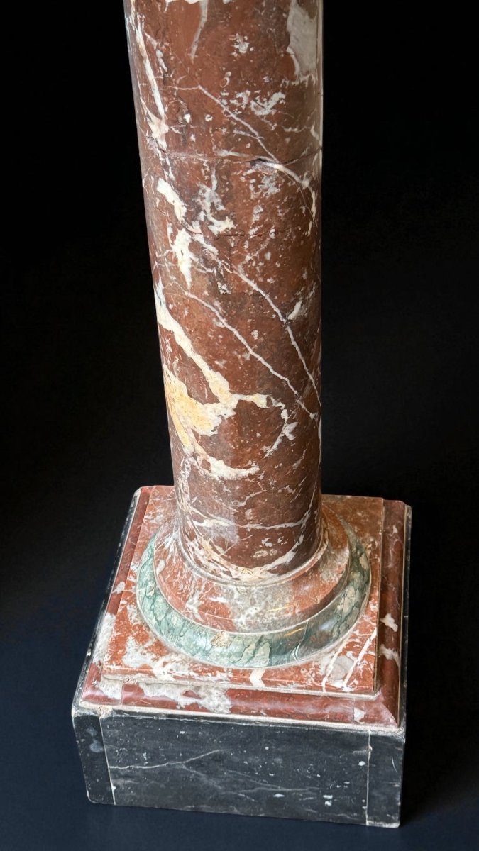 Colonne en marbre rouge de Vérone.-photo-3