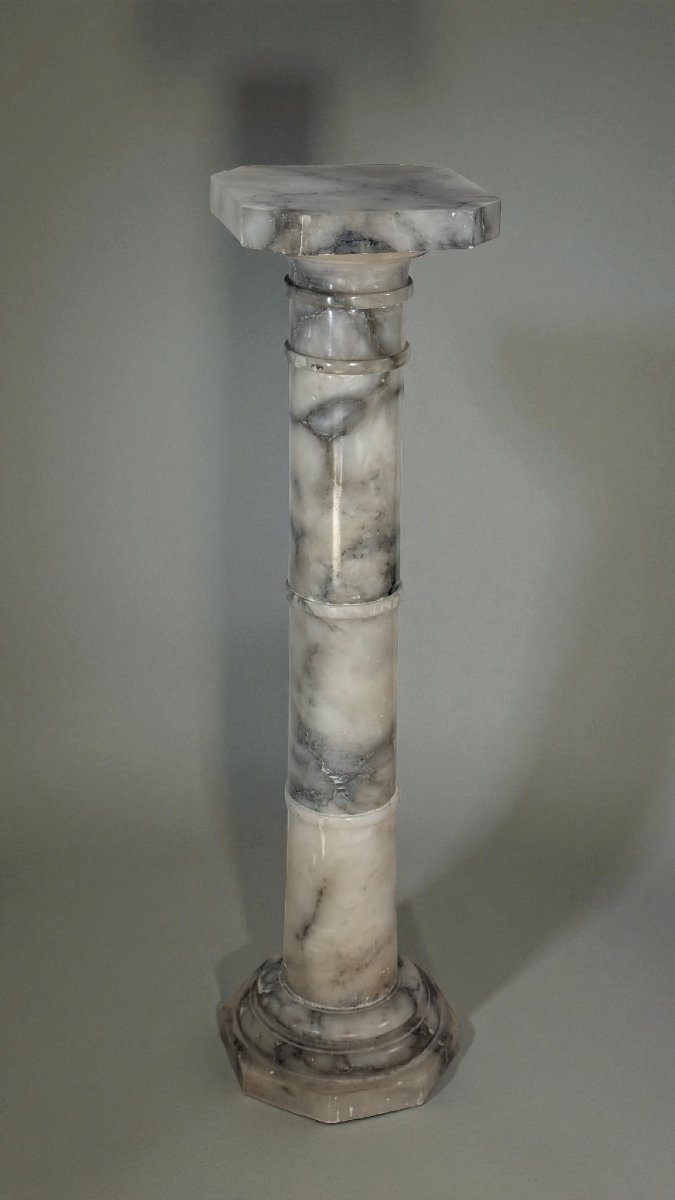 Column In Arabescato Marble -photo-1