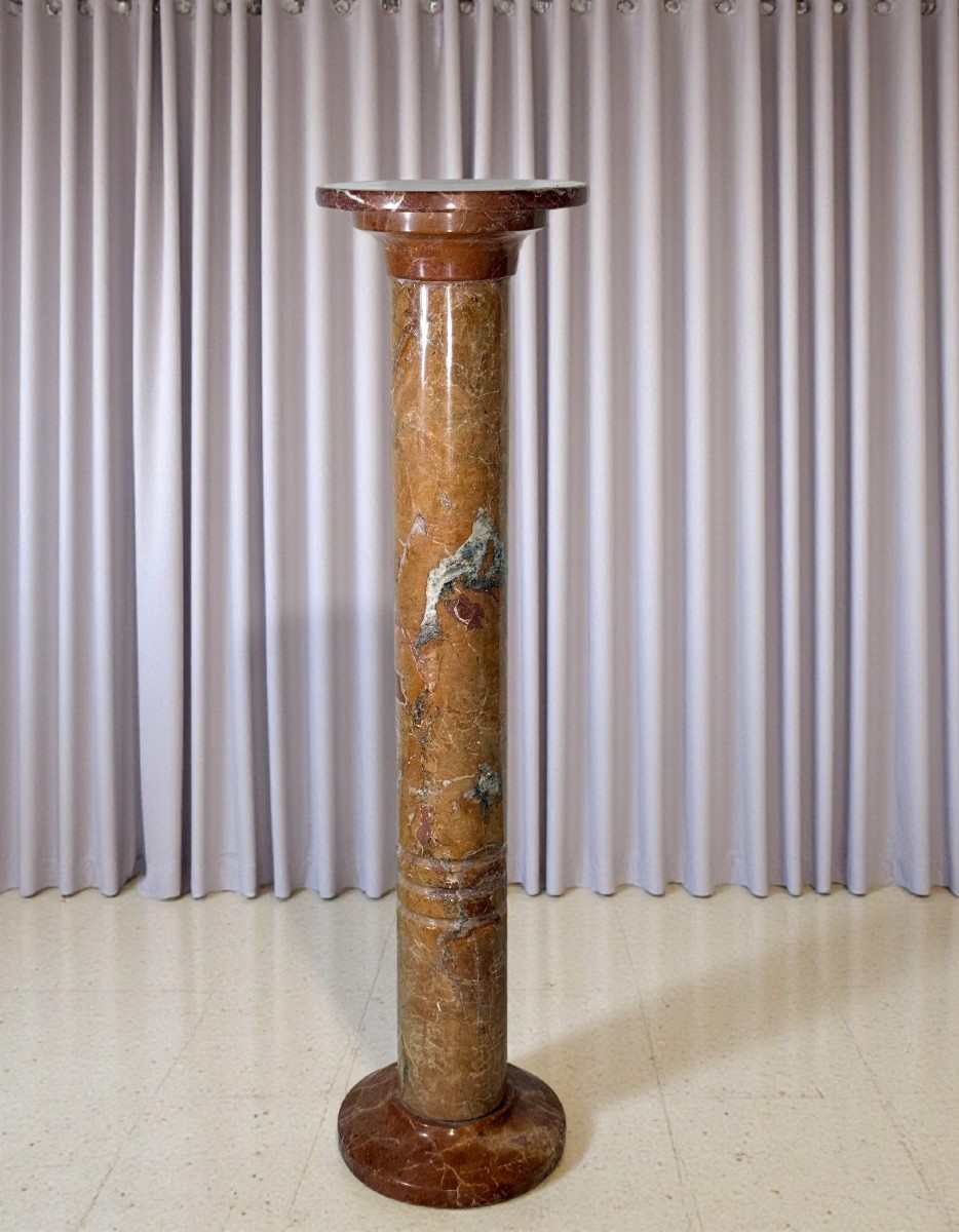 Colonne en marbre rouge de Vérone