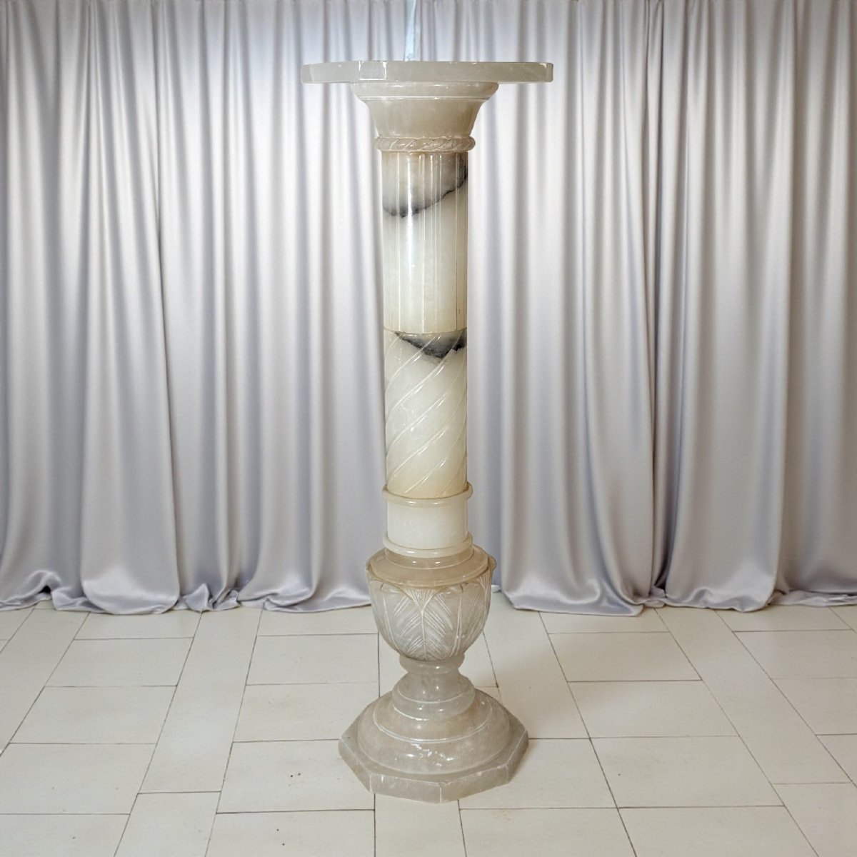 Column In White Marble -photo-2