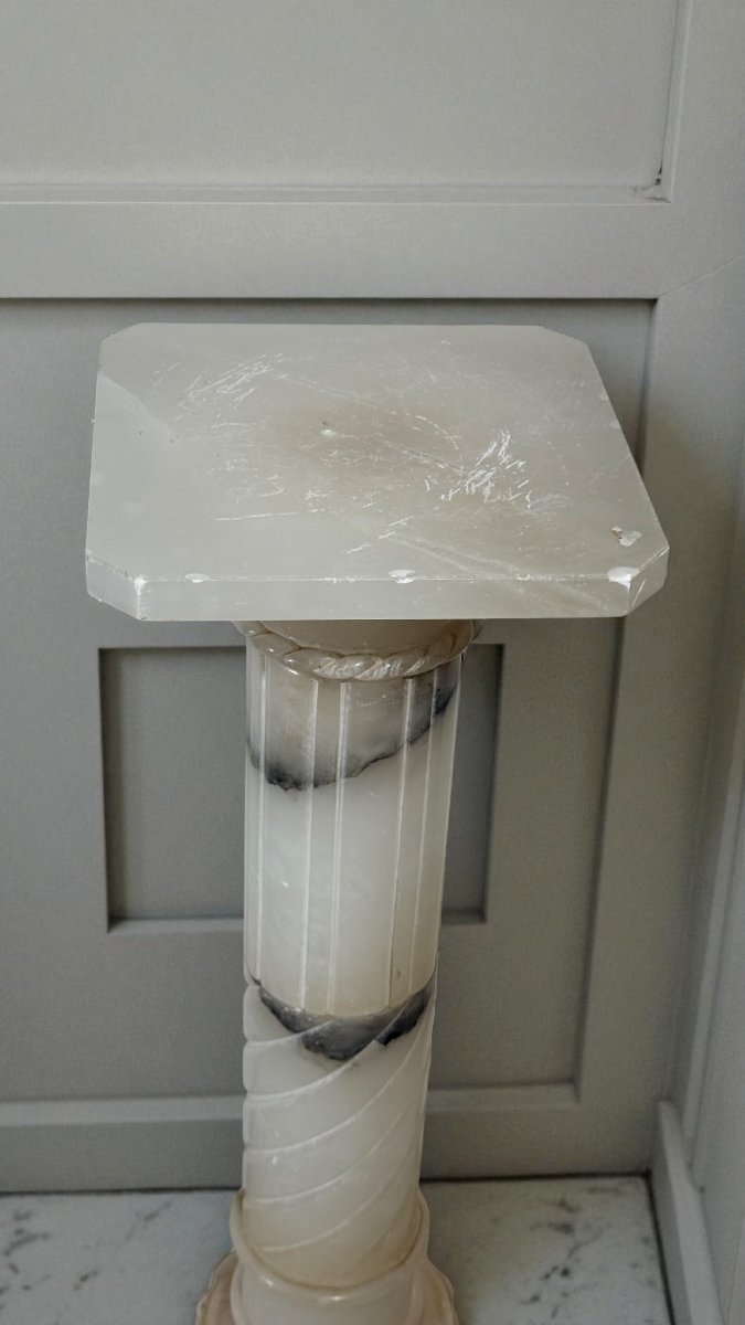 Column In White Marble -photo-3