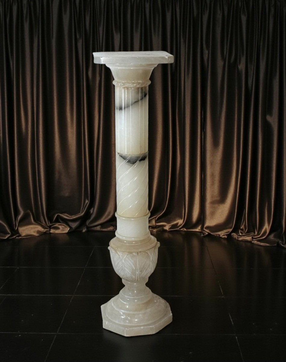 Column In White Marble 