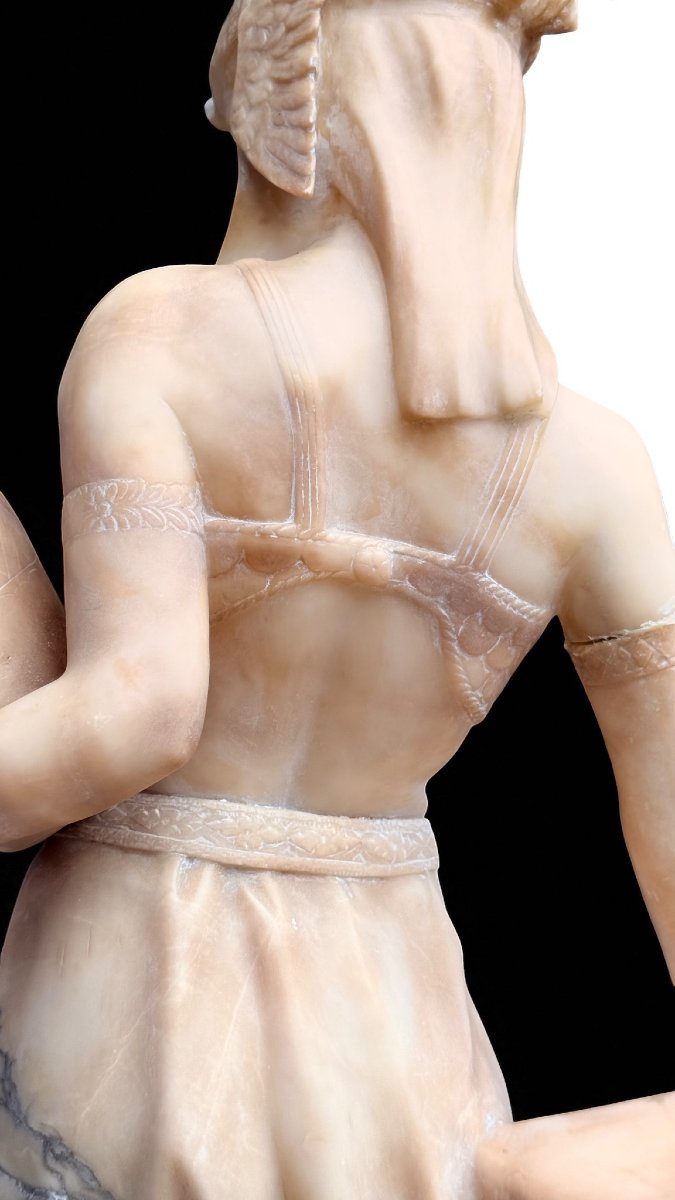 Statue représentant une Égyptienne tenant une cruche près d'une fontaine, Marbre -photo-8