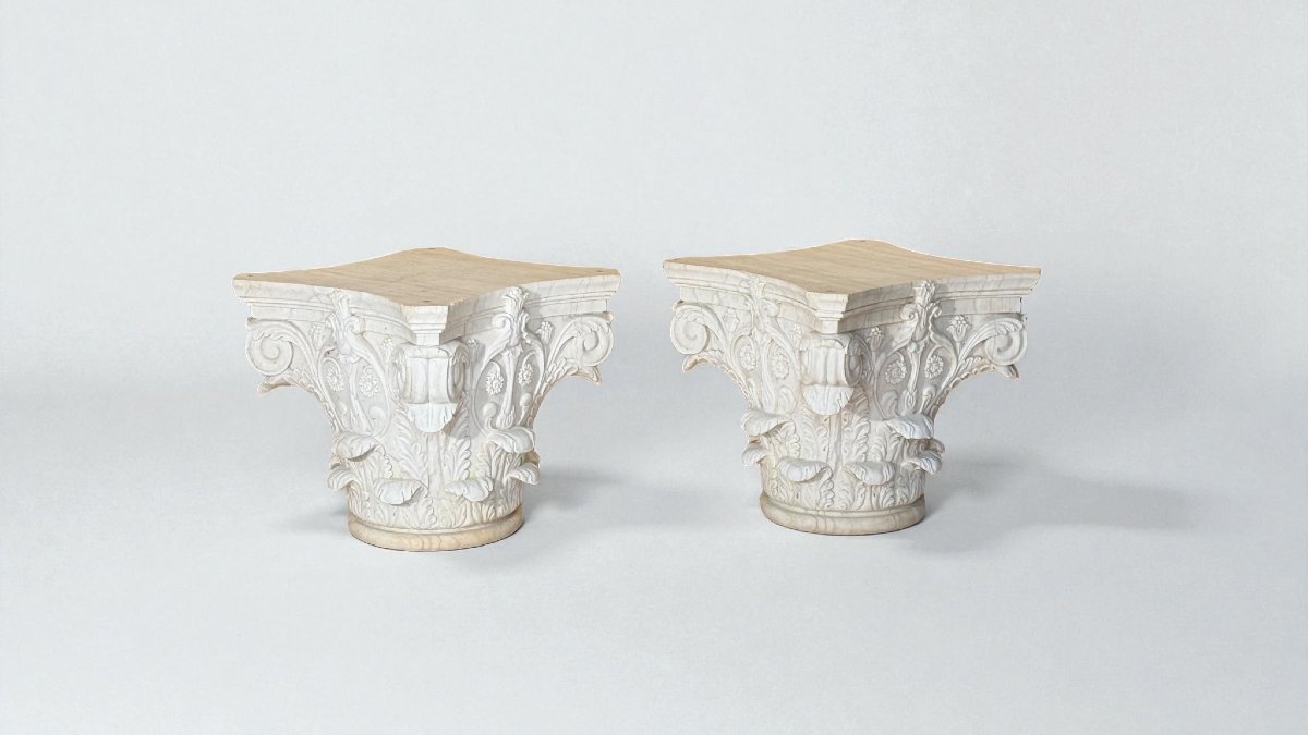 Paire de chapiteaux corinthiens en marbre blanc de Carrare sculpté sur ses quatre faces-photo-1