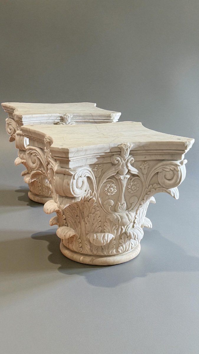 Paire de chapiteaux corinthiens en marbre blanc de Carrare sculpté sur ses quatre faces-photo-3