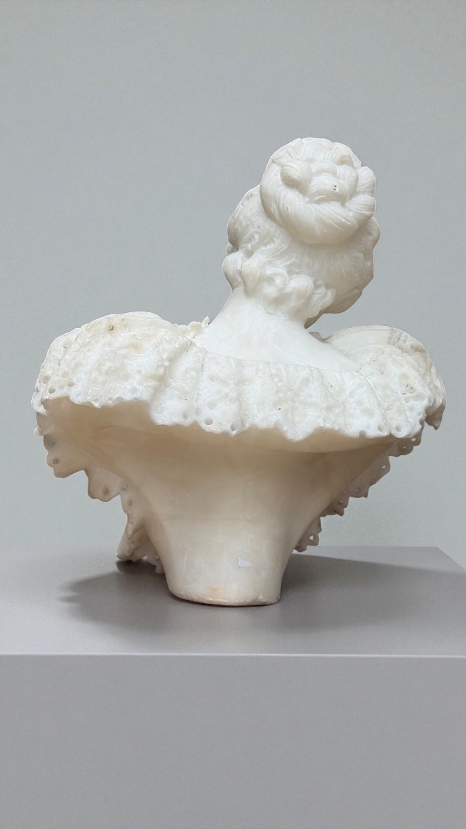 Buste Dame entourée de fleurs, vêtue d'une robe semblant être véritable tissu, GORI AFFORTUNATO-photo-3