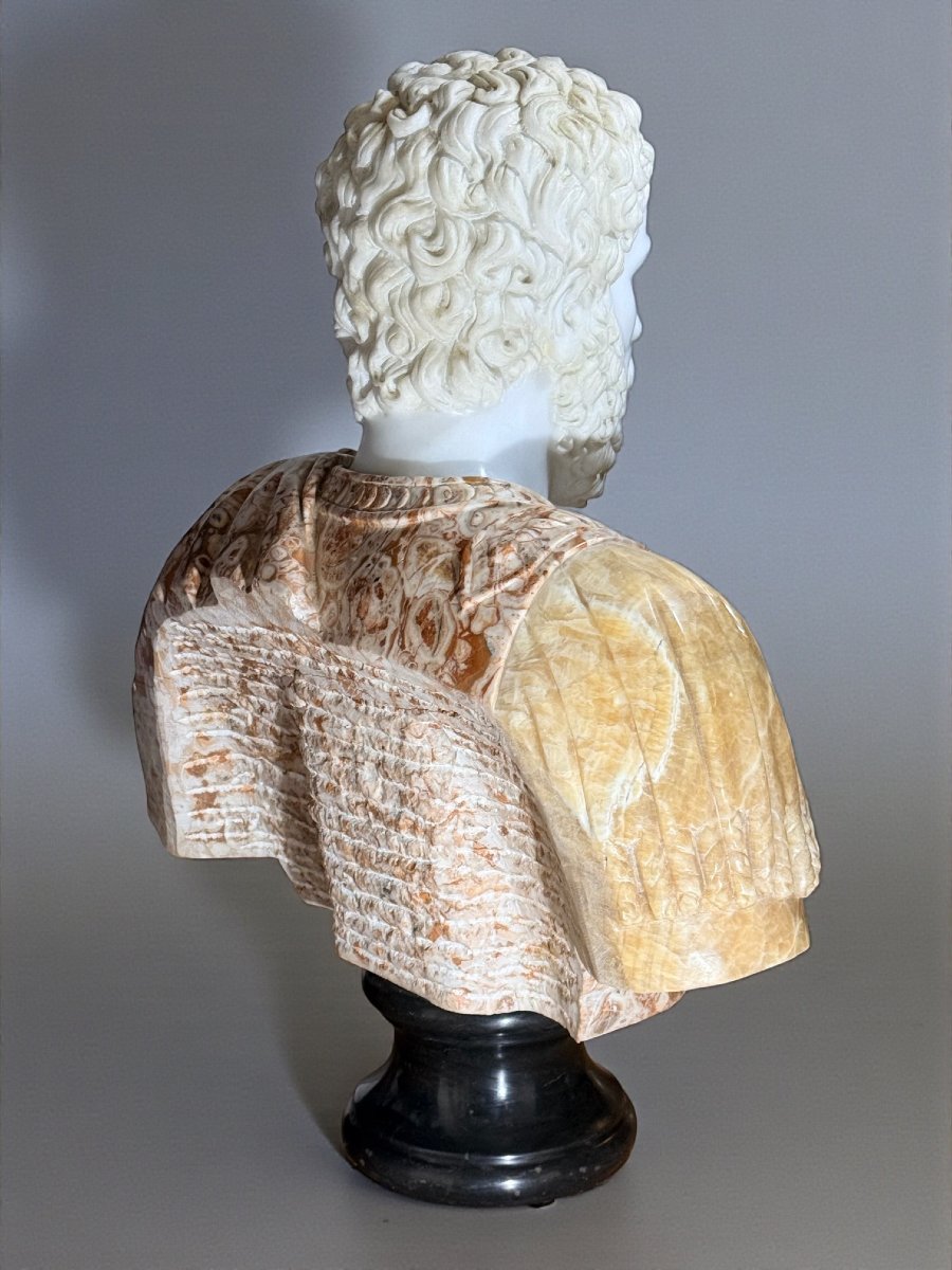 Buste colossal représentant l'empereur romain Hadrien, Marbre rare -photo-4