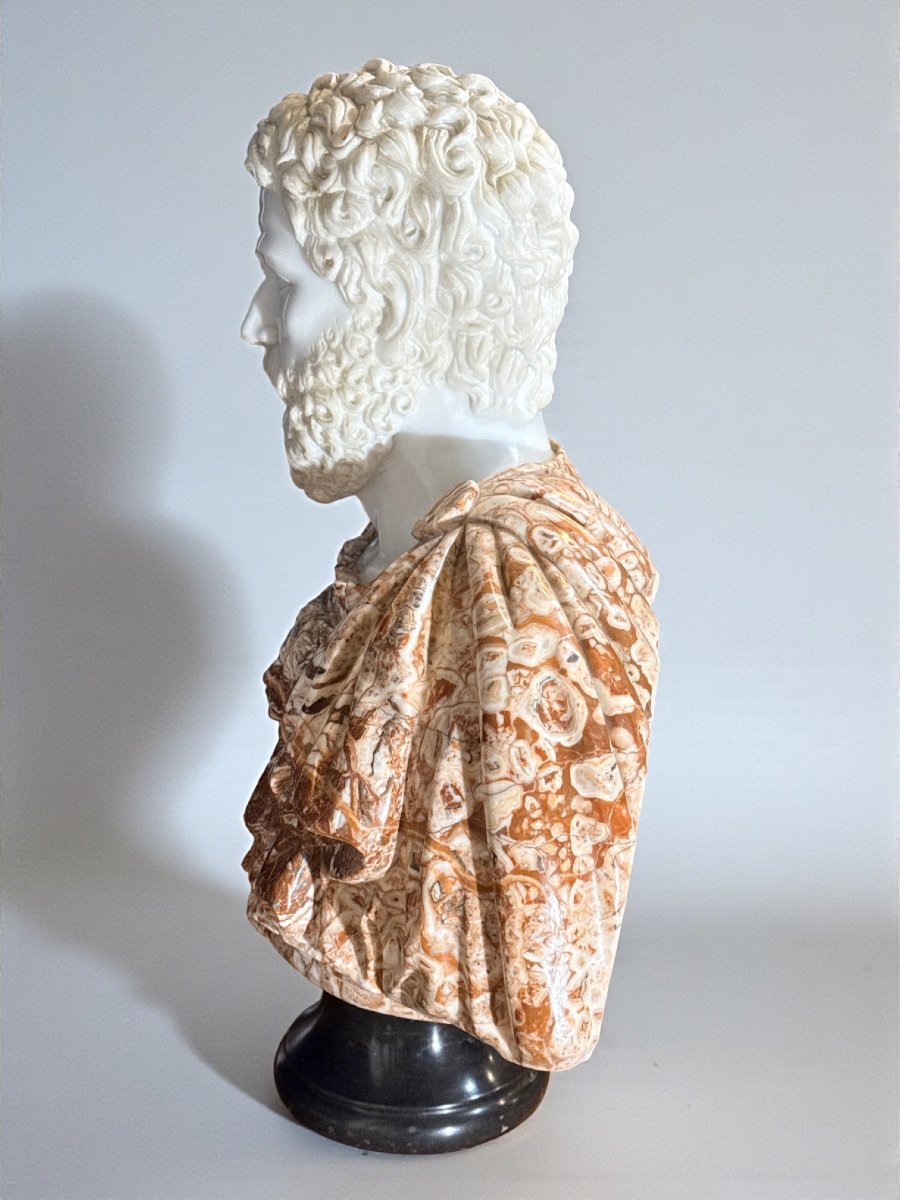 Buste colossal représentant l'empereur romain Hadrien, Marbre rare -photo-7