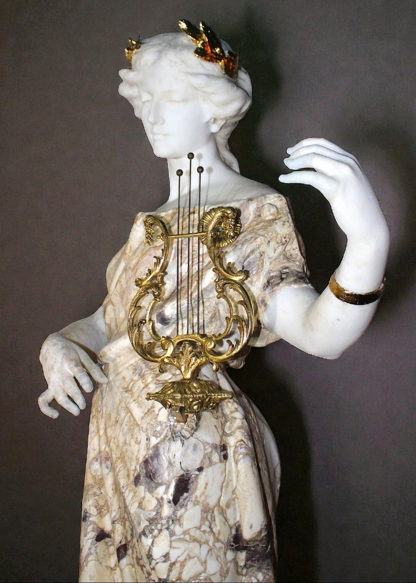Statue Monumentale représentant Hébé,  jouant de la lyre, couronne ornée d'or, Marbre Rare PUGI-photo-3