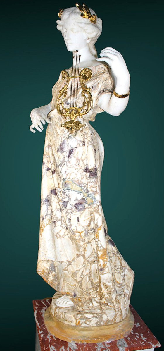 Statue Monumentale représentant Hébé,  jouant de la lyre, couronne ornée d'or, Marbre Rare PUGI-photo-3
