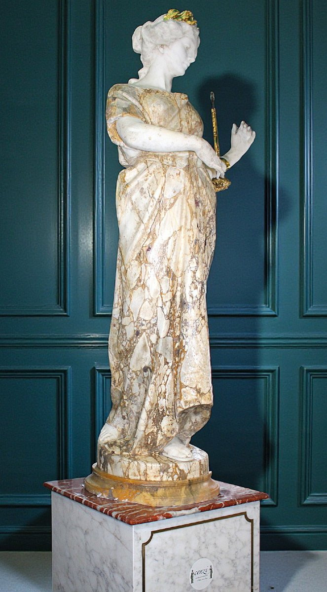 Statue Monumentale représentant Hébé,  jouant de la lyre, couronne ornée d'or, Marbre Rare PUGI-photo-4