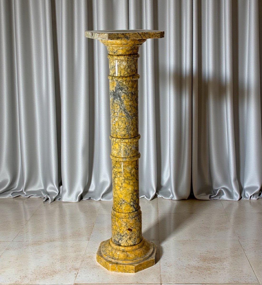 Chapiteau en marbre jaune Arabescato-photo-2