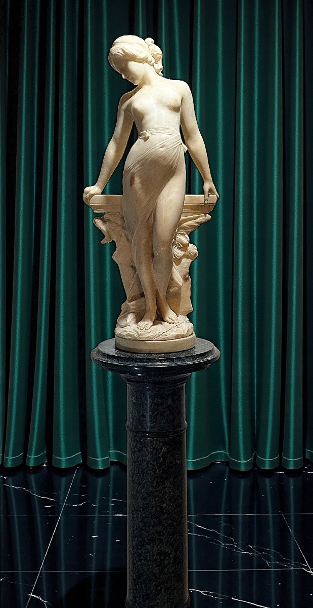 Statue Nymphe nue se reposant près d'une fontaine avec Colonne en Marbre -photo-2