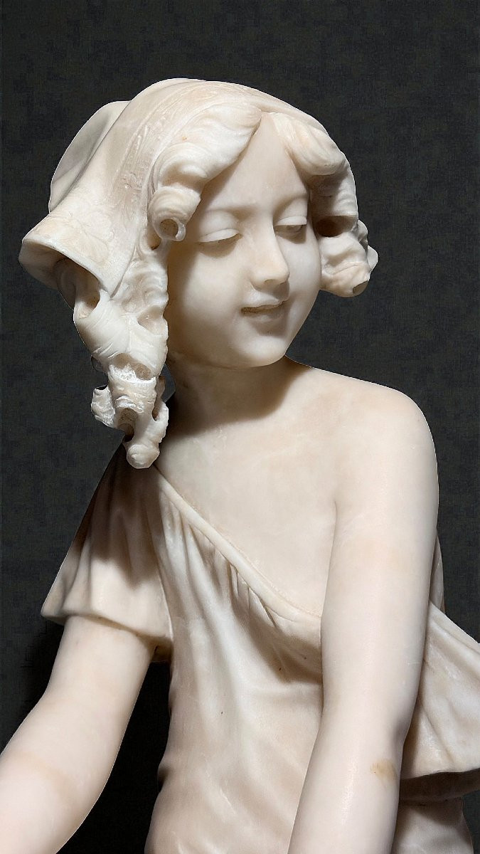 Statue Depicting A Smiling Girl With Column In Marble -photo-4