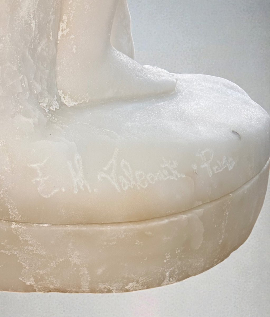 Statua Depicting A Nude Lady In Carrara Marble -photo-1