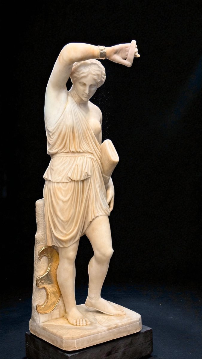 Statue Aphrodite Guerrière détails en feuille d'or 24 carats Marbre Carrara,  Frilli -photo-4