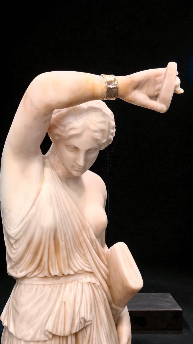 Statue Aphrodite Guerrière détails en feuille d'or 24 carats Marbre Carrara,  Frilli -photo-4